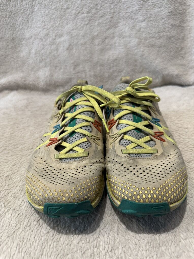 Nike Pegasus Women’s Size 8 Beige Trail Shoes