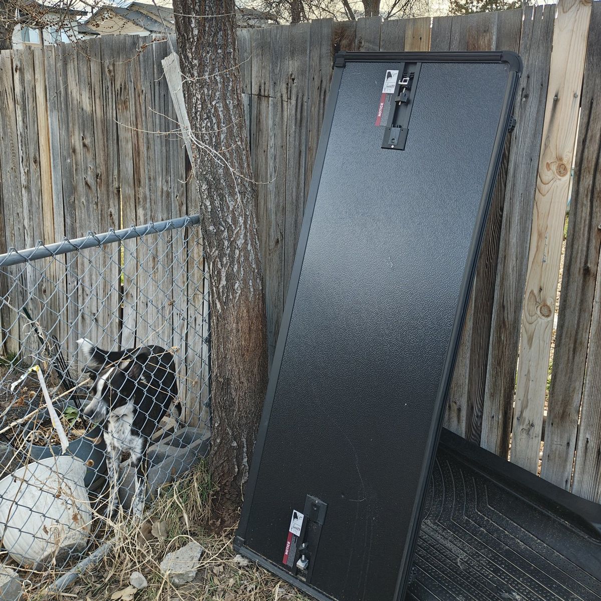 Trifold tonneau cover