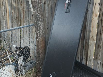 Trifold tonneau cover