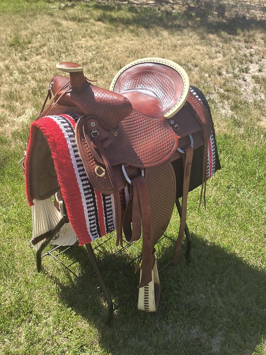 Beautiful Hereford Saddle – Fully Loaded & Ready to Ride (16”)
