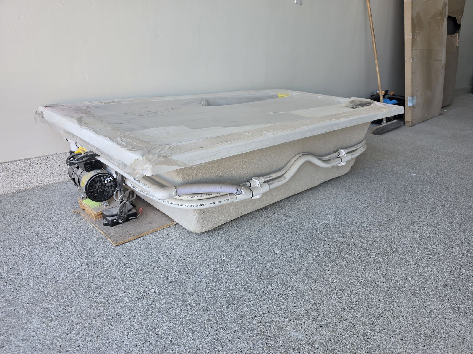 Giant Soaker Jet Tub