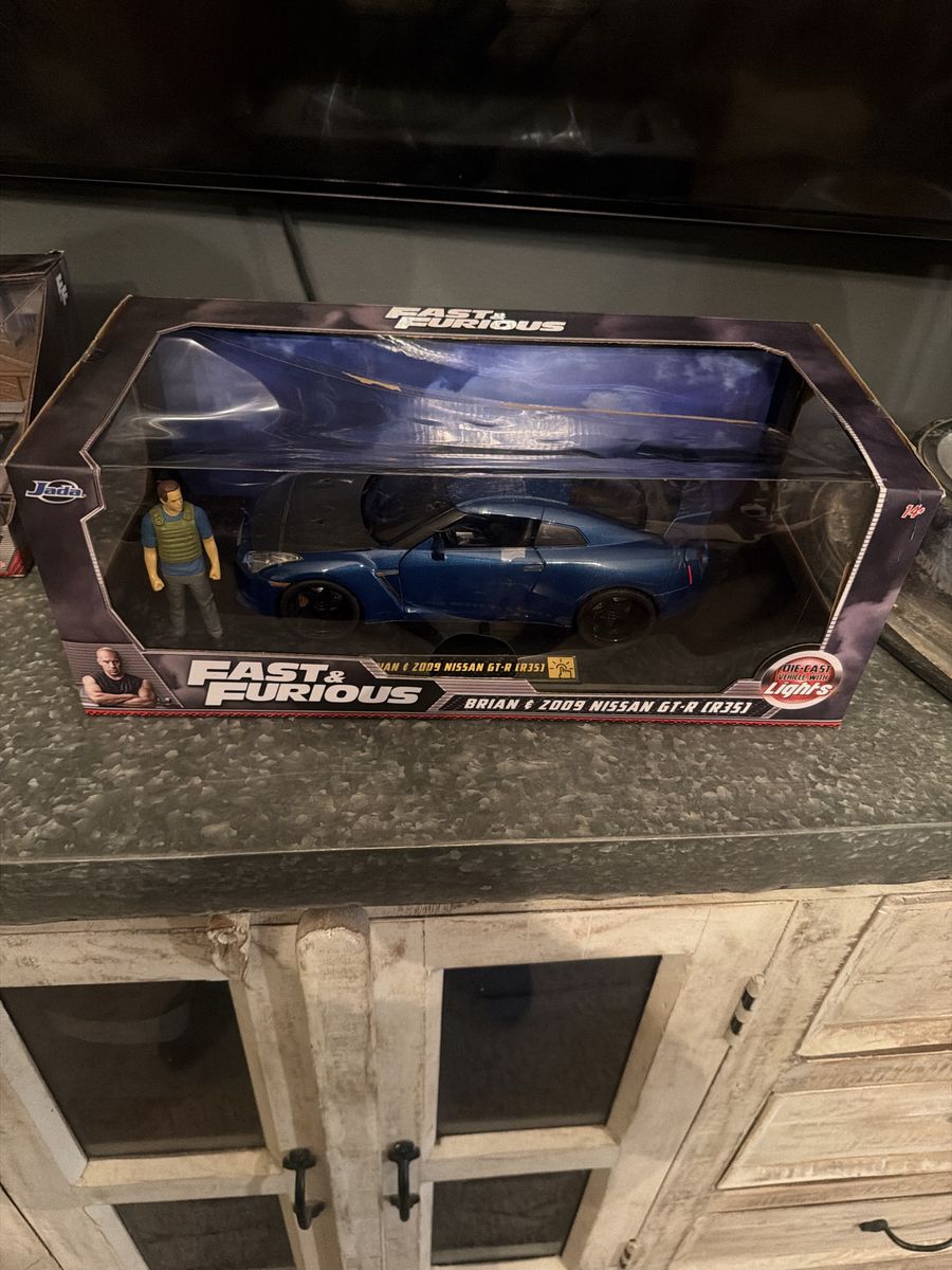 Jada Toys Fast & Furious Brian & 2009 Nissan GT-R R35 Die-Cast with Lights