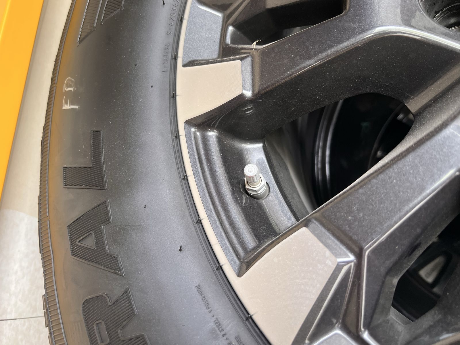 Nissan, Chevrolet, GMC wheel tire set