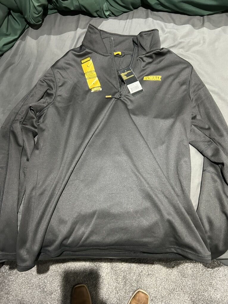 New Dewalt Tool 1/4 Zip