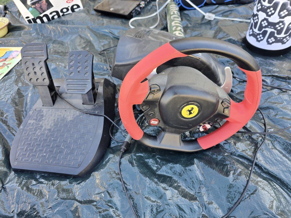 Thrustmaster Ferrari 458 Spider racing wheel & ped