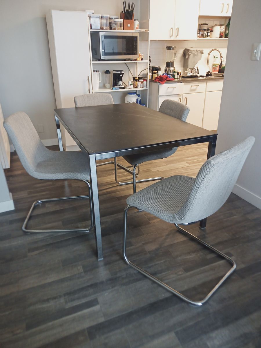Dining Set – Like New Condition