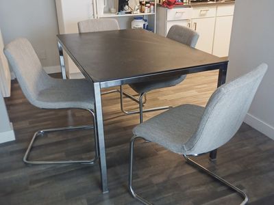 Dining Set – Like New Condition