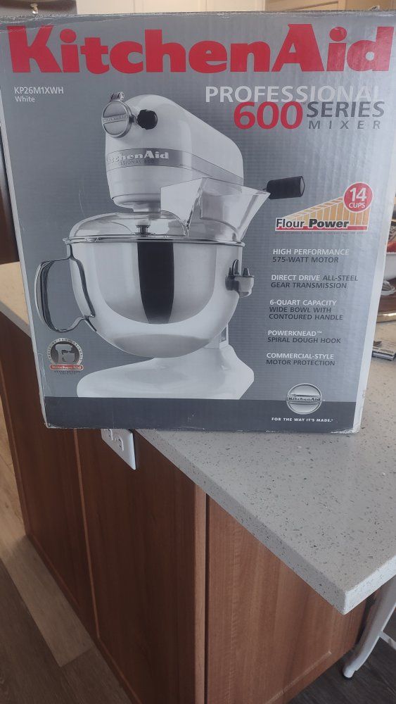 KitchenAid Professional 600 Series 6-Quart Stand Mixer (White color) For Sale