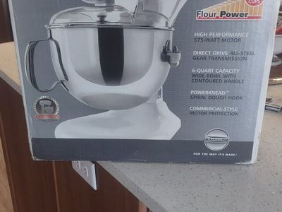 KitchenAid Professional 600 Series 6-Quart Stand Mixer (White color) For Sale