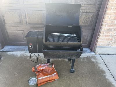 Traeger Junior Elite 20 Wood Pellet Grill; PICK UP ONLY