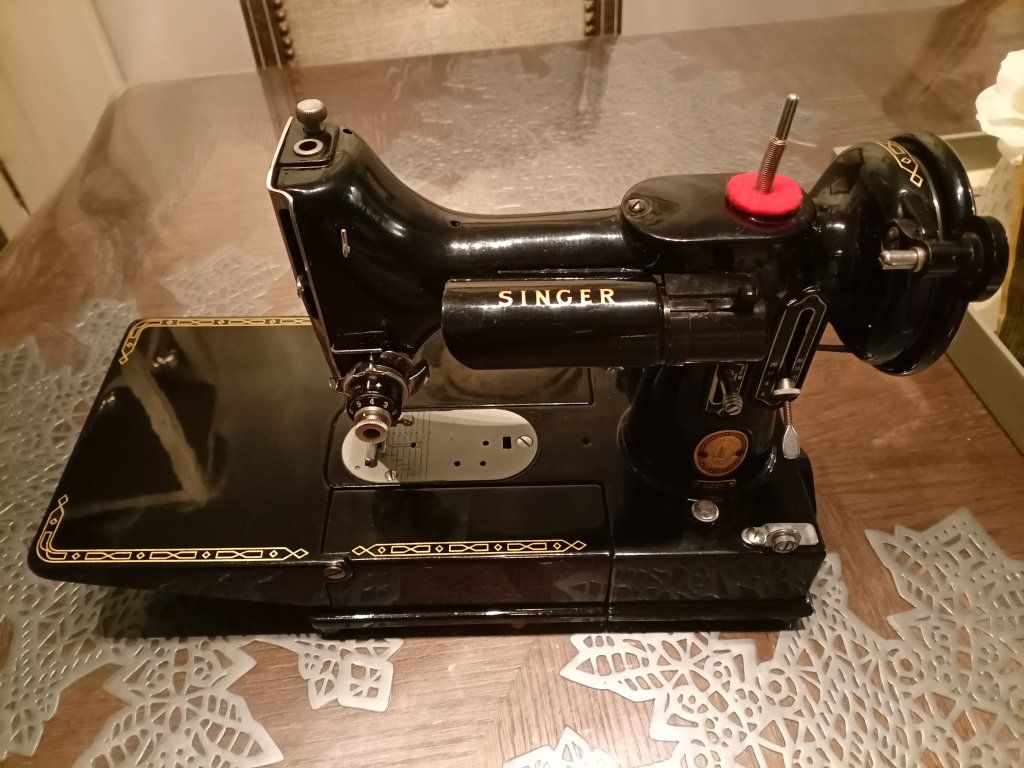 antique singer featherweight sewing machine