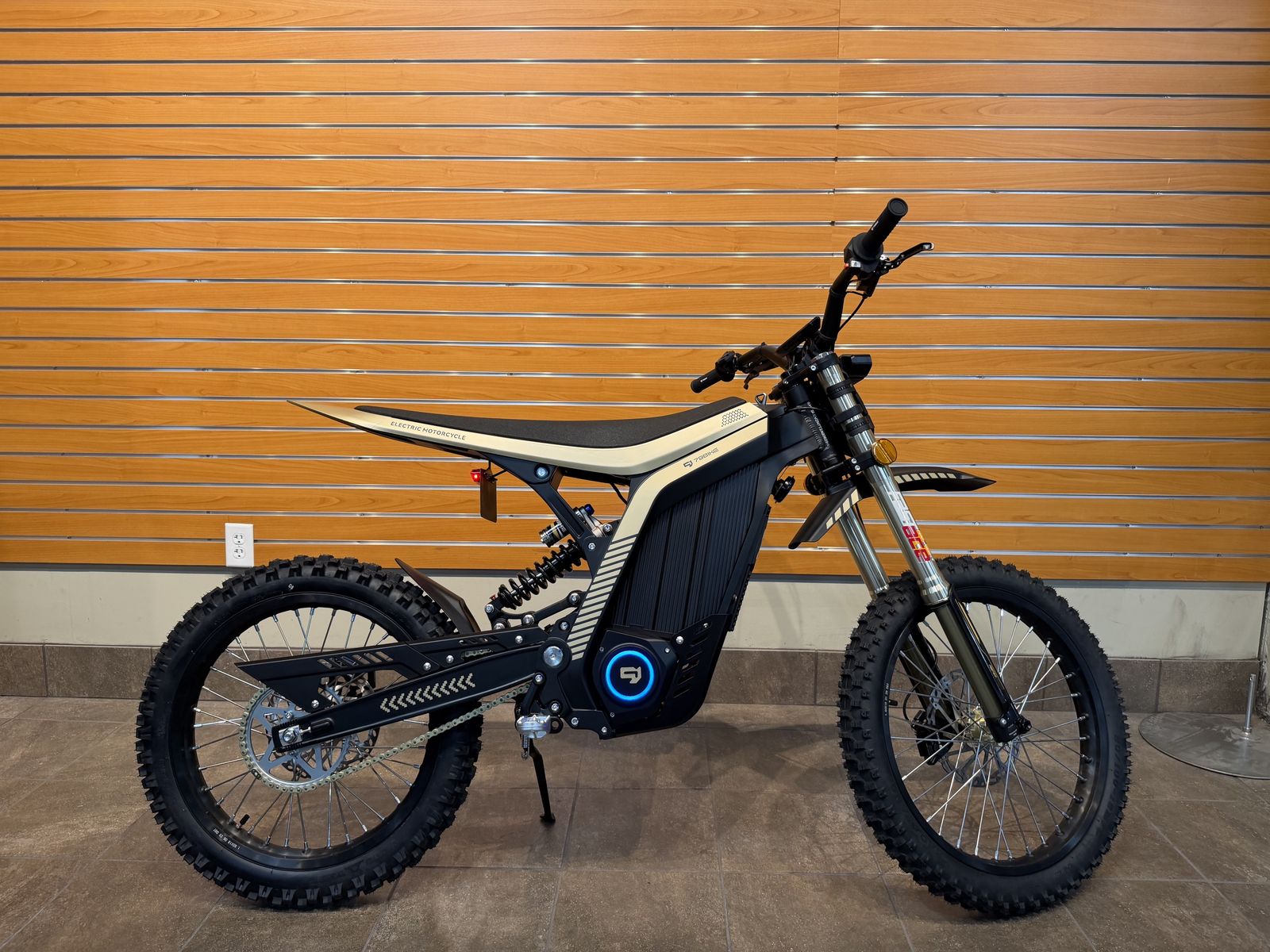2026 E RIDE FALCON LYNX BLACK/CHAMPAGNE - E00697