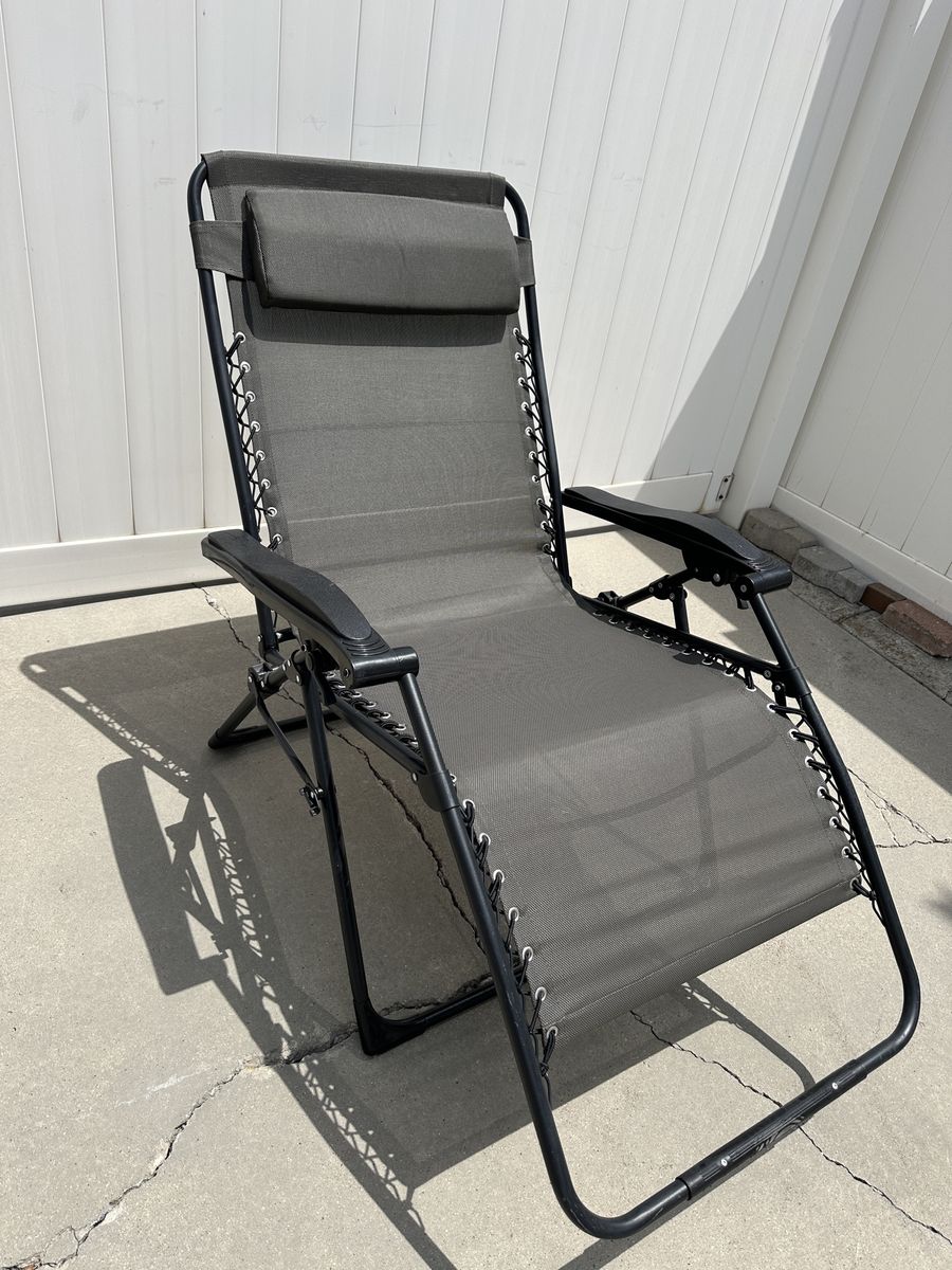 Folding Zero Gravity Recliner / Patio Lounge Chair with Headrest