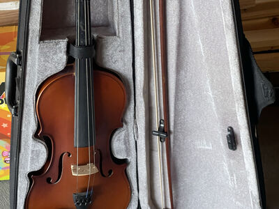 4/4 Full Size Violin