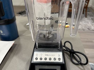 Blendtec Total Blender Classic Series with WildSide+ Jar - Used