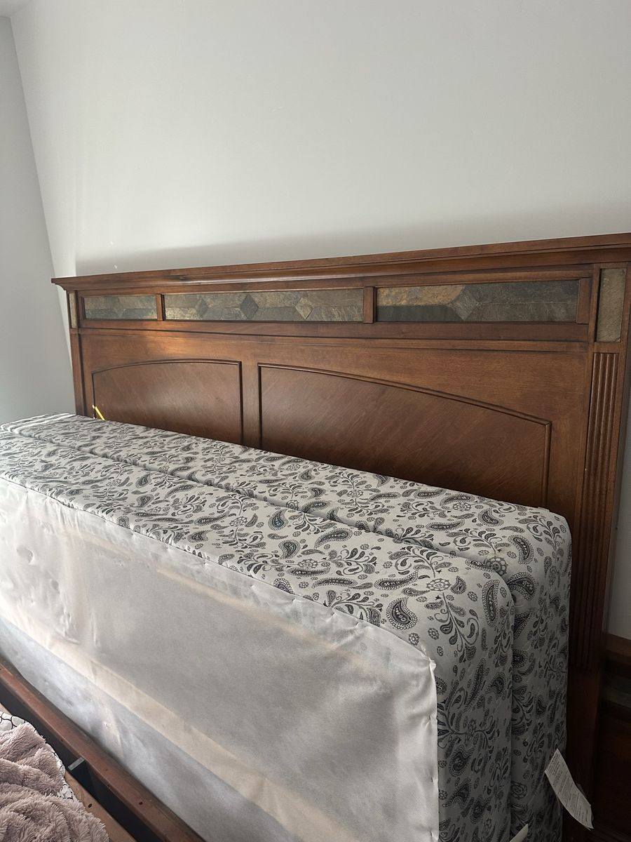 Bed set and box springs- king