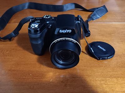 Sanyo VPC-E2100BK 14MP Digital Camera, Batteries &
