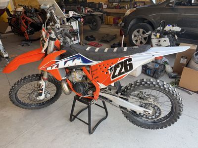 2022 KTM 250 SX Dirt Bike - 2-Stroke Motor