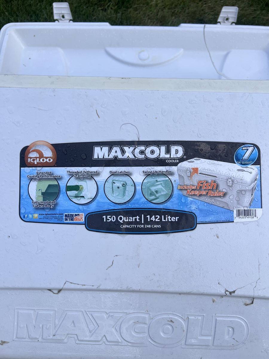 Igloo Maxcool 150 quart sportsman cooler