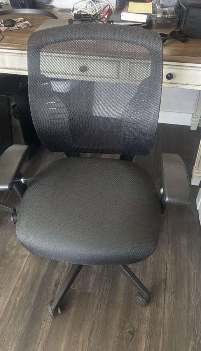 Black Mesh Back Ergonomic Office Desk Chair with Armrests