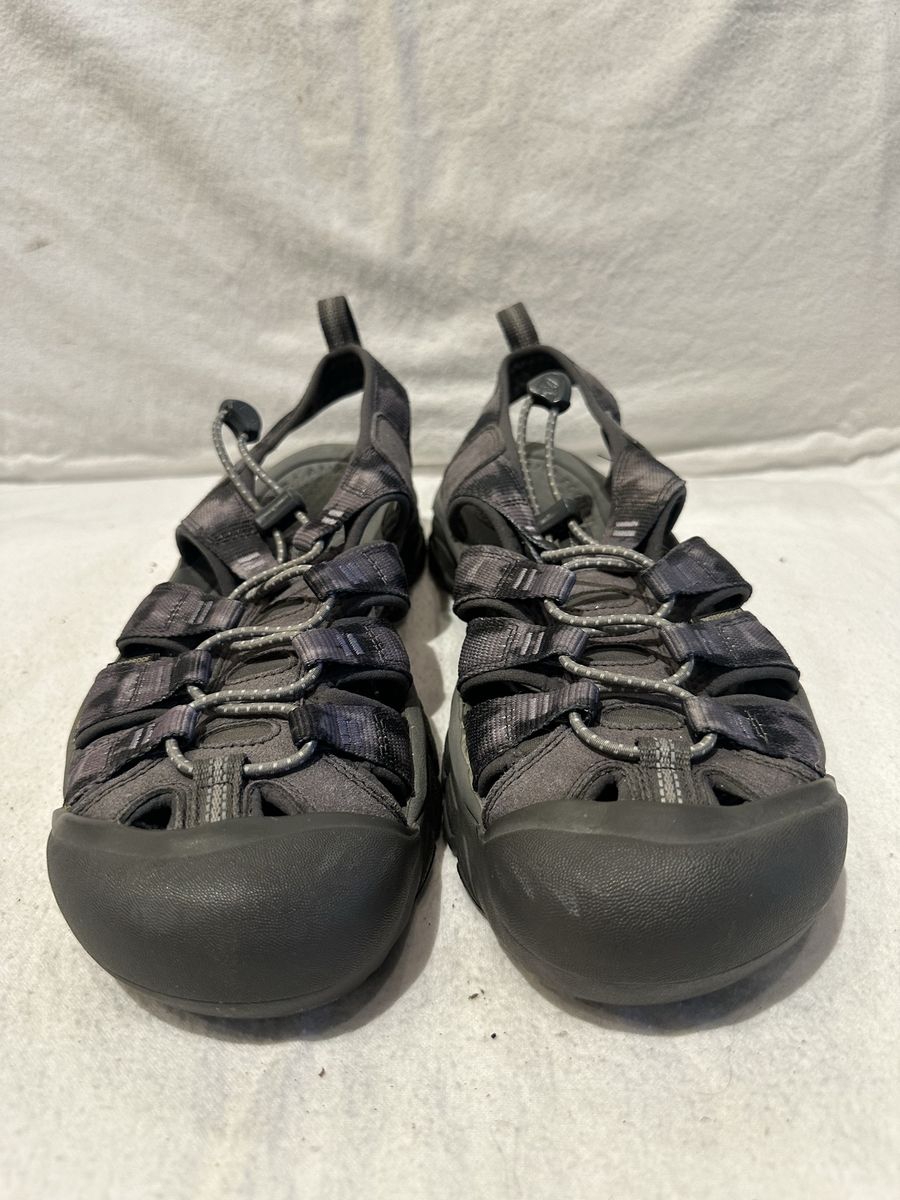 Keen men’s size 8.5 gray/black marbled print like new WP hiking sandals