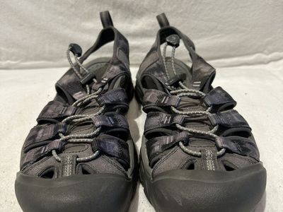 Keen men’s size 8.5 gray/black marbled print like new WP hiking sandals