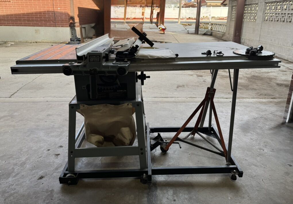 Delta Saw Guide 30 Capacity (Model 36-905)