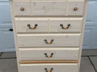 Darling dresser