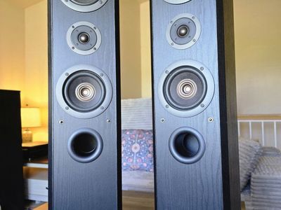 Technics SB-T200. Very Clean Floorstanders. Excellent Sound.