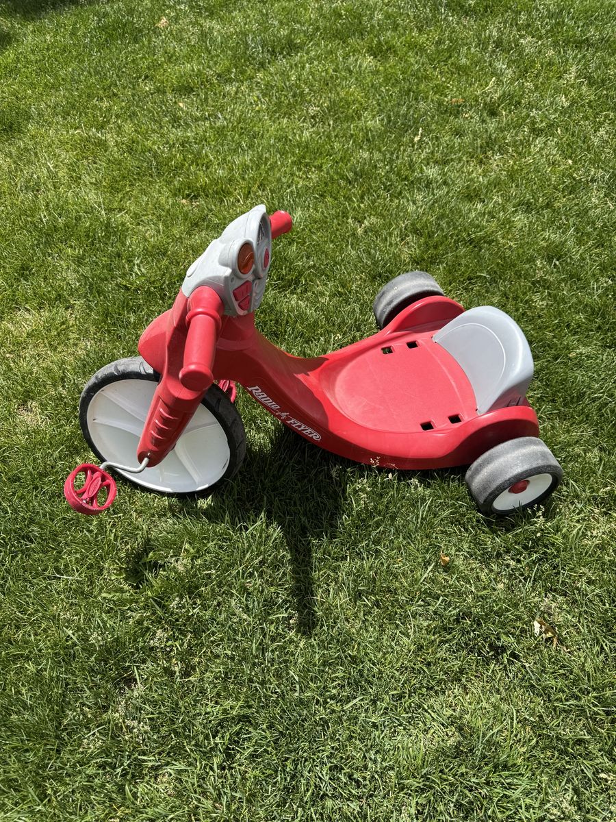 Kids pedal car