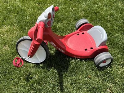 Kids pedal car