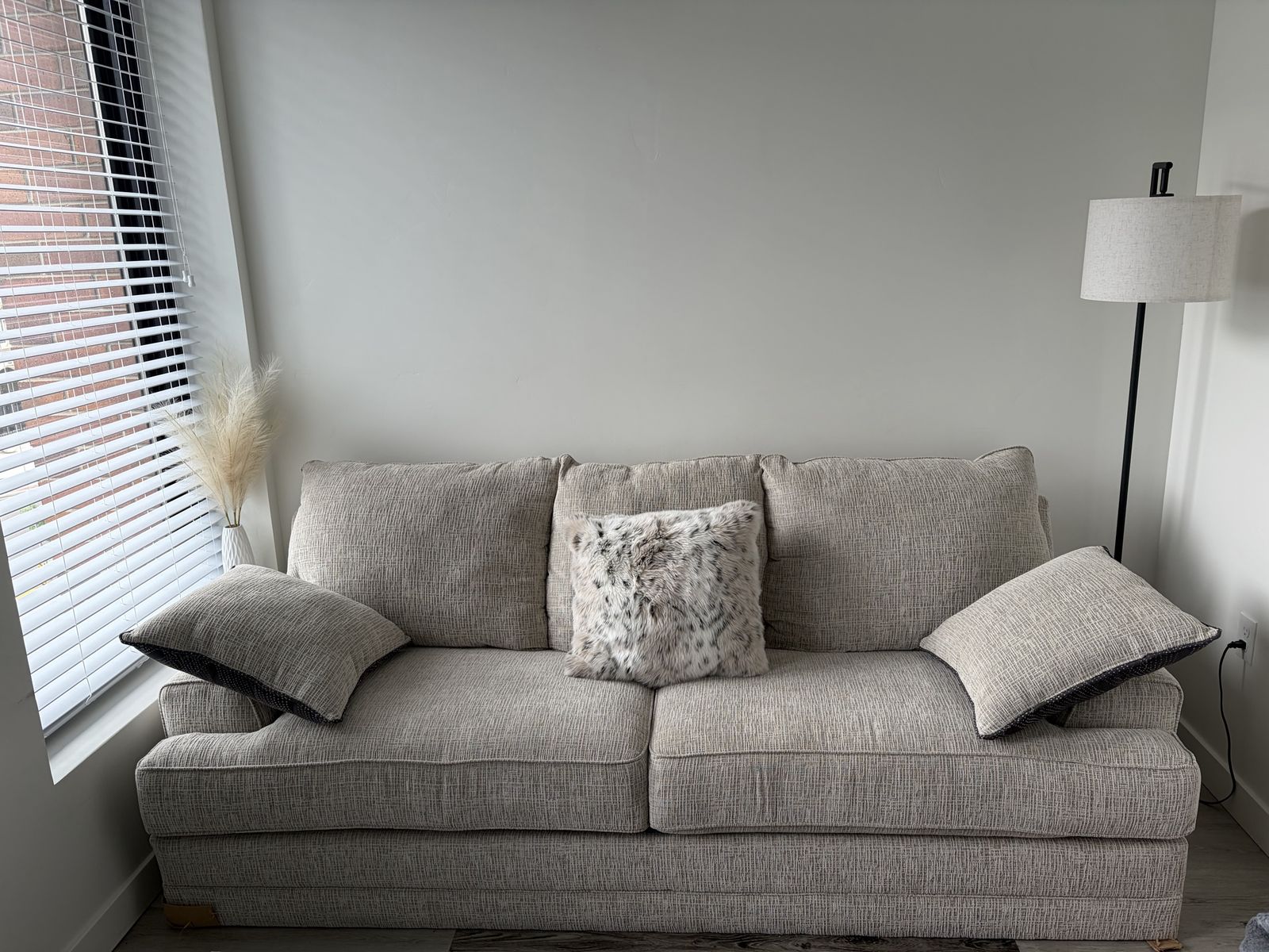 OFF WHITE COUCH LIKE NEW