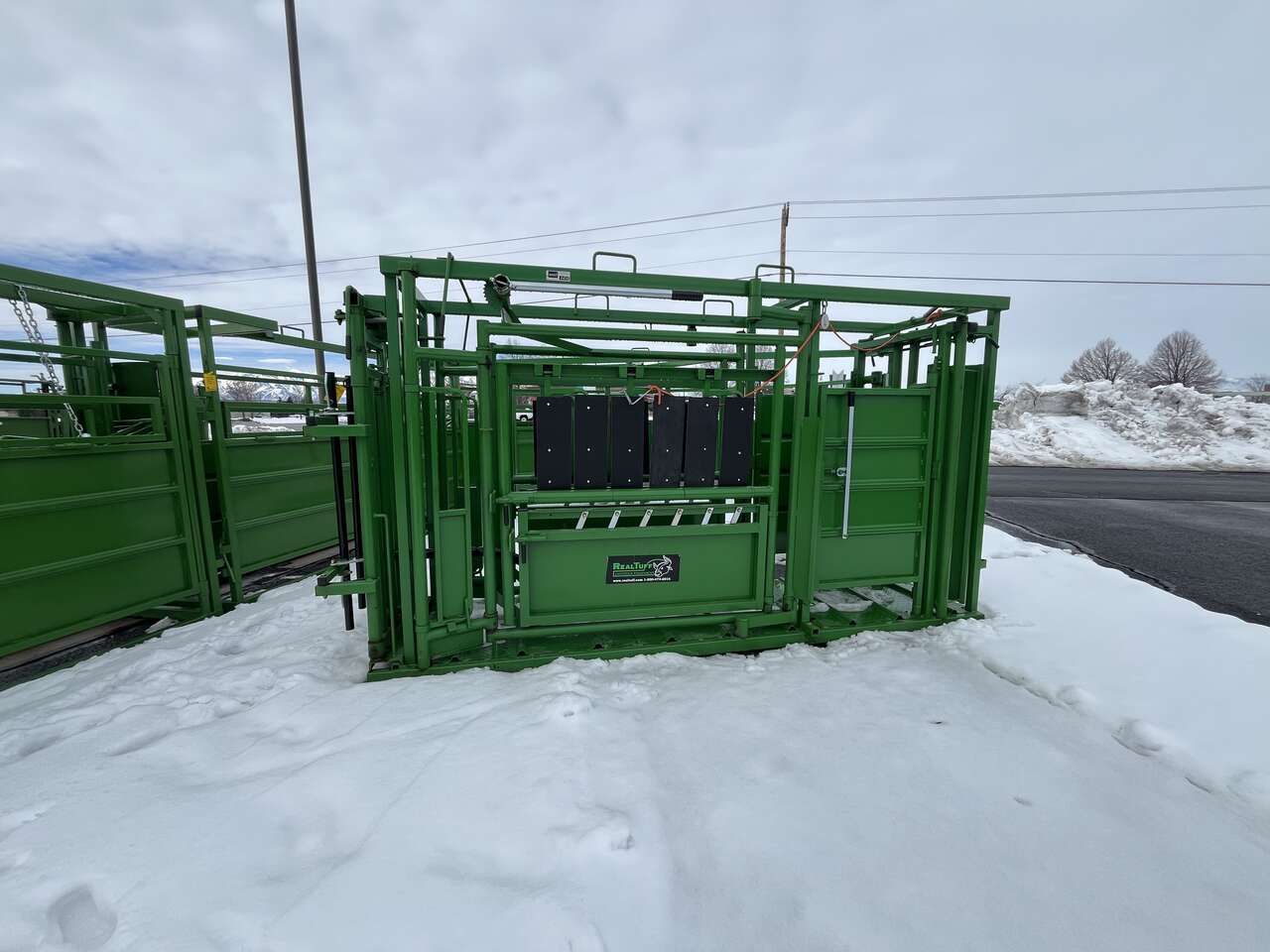 Real Tuff Self-Catch Squeeze Chute