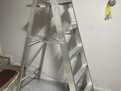 Keller Aluminum 936 Series 4-Step Folding Step Ladder, Used