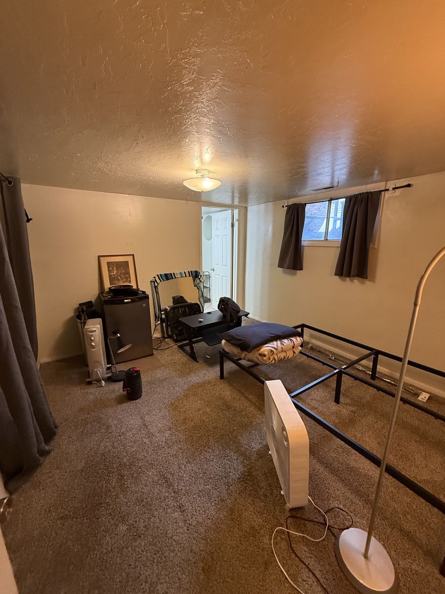 Mens private room and bath 1 block away from UofU campus