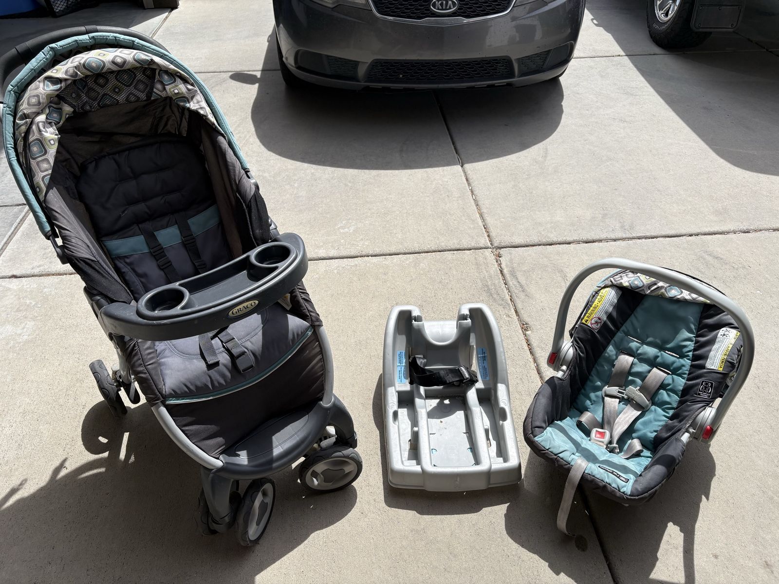 Graco 360 Snugride Travel System Carseat & Strolle