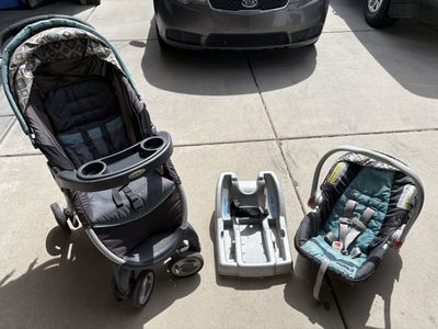 Graco 360 Snugride Travel System Carseat & Strolle
