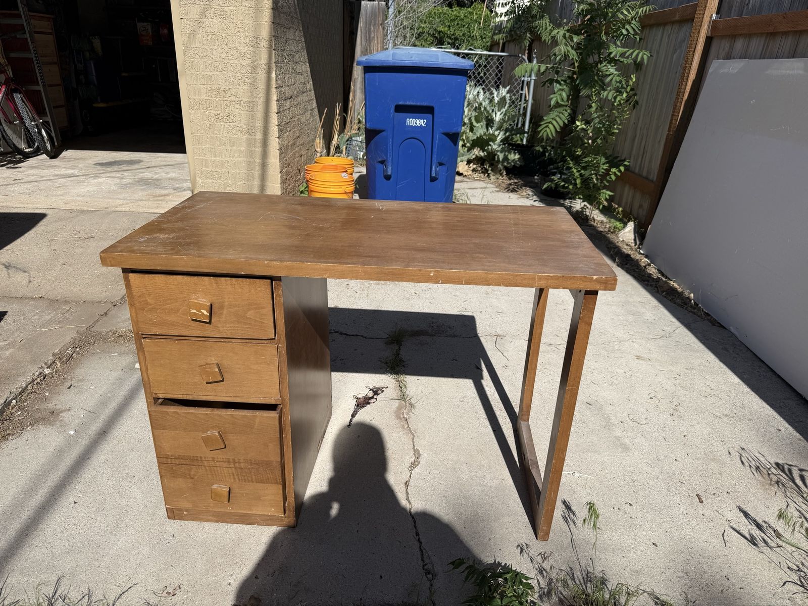 Free desk