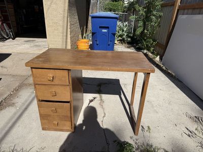 Free desk