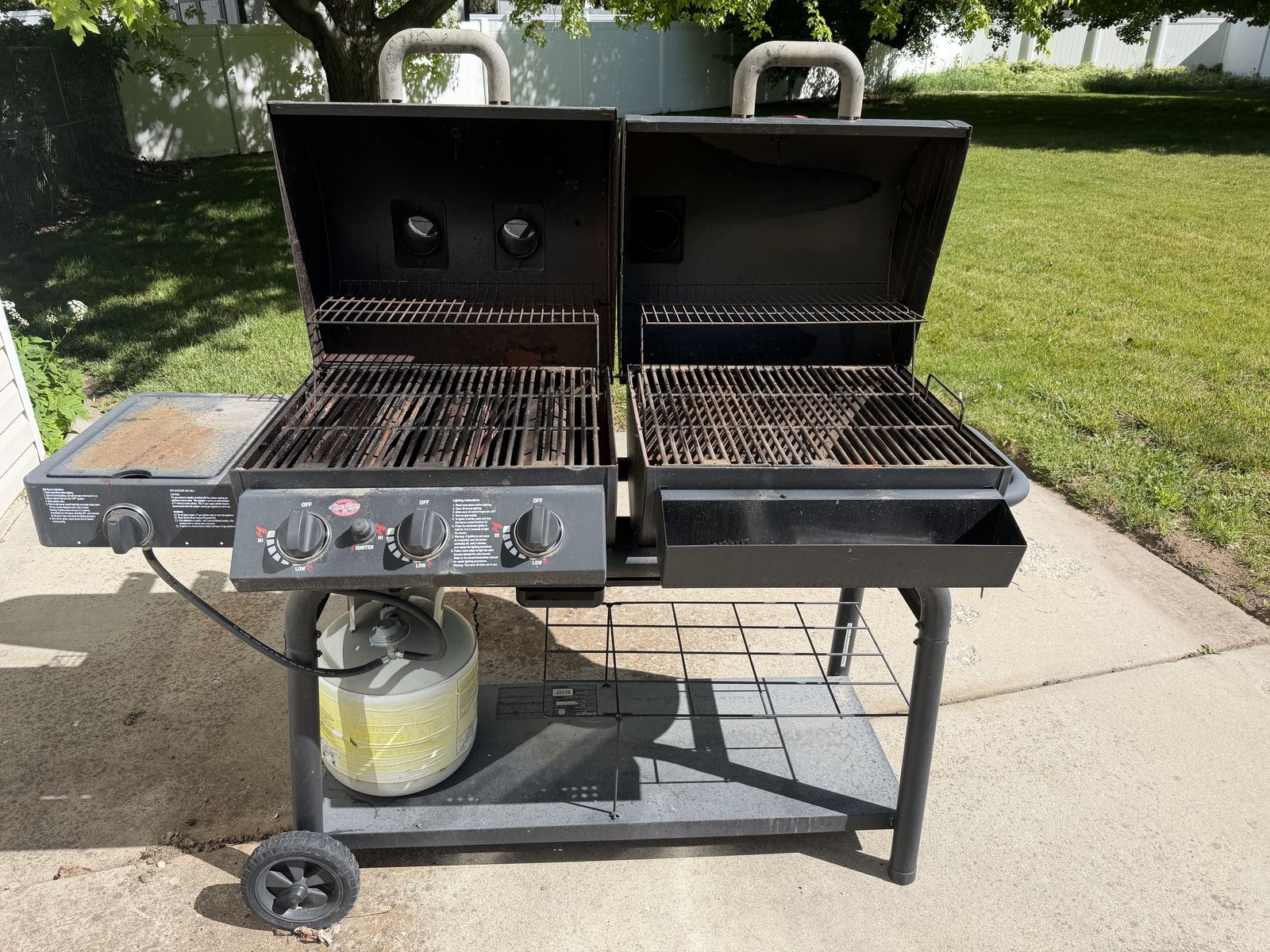 Used Grill - 1,260 sq., in. 3-Burner Gas and Charcoal Grill in Black