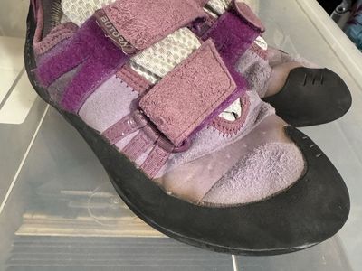 Women Size 6 Girls Size 2.5 - 3.5 Climbing Shoes