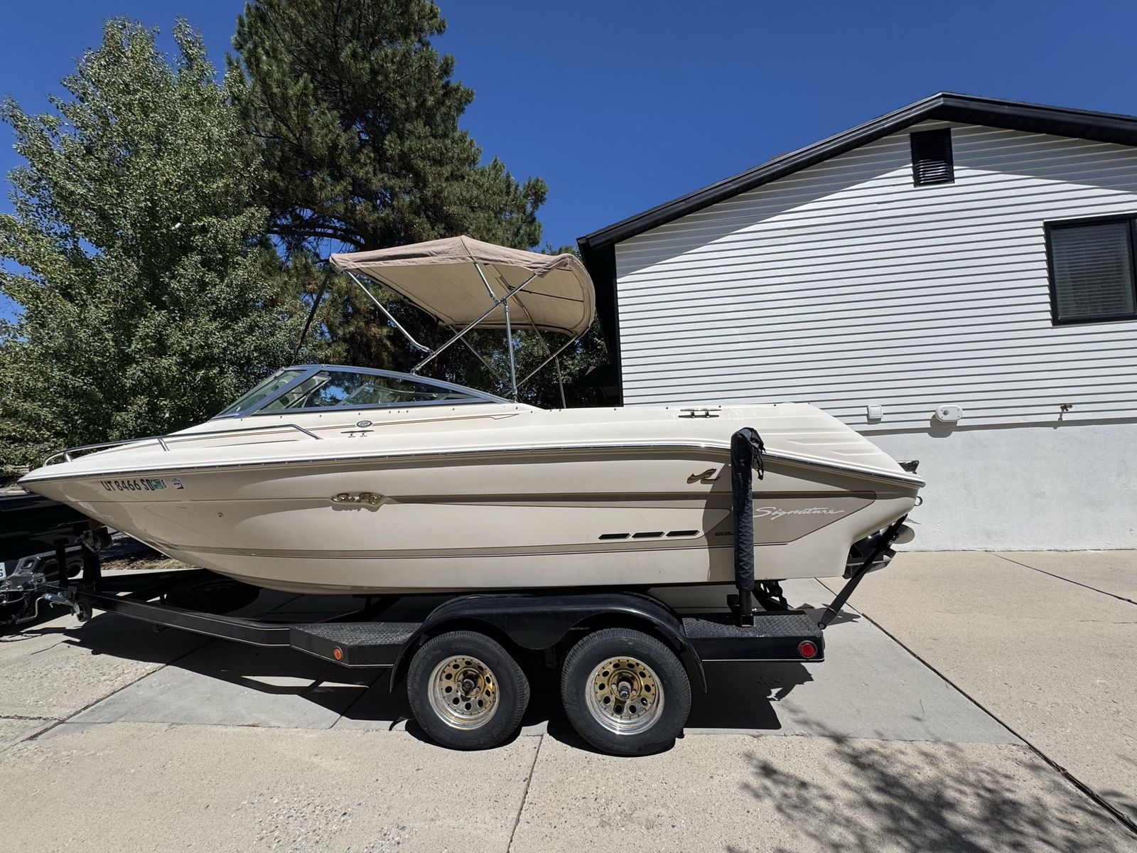 1995 Sea Ray 220 Bow Rider / Signature
