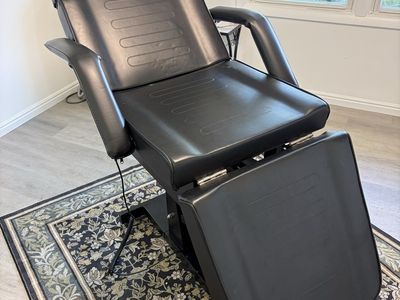 Facial & treatment aesthetician/tattoo bed.