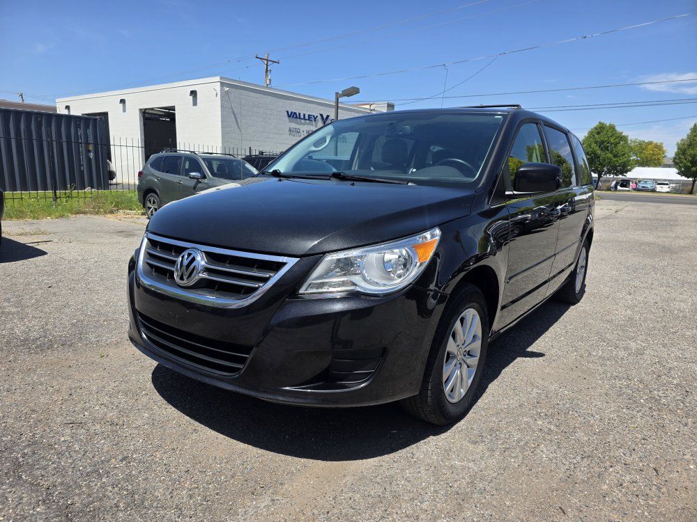 2013 Volkswagen Routan SE