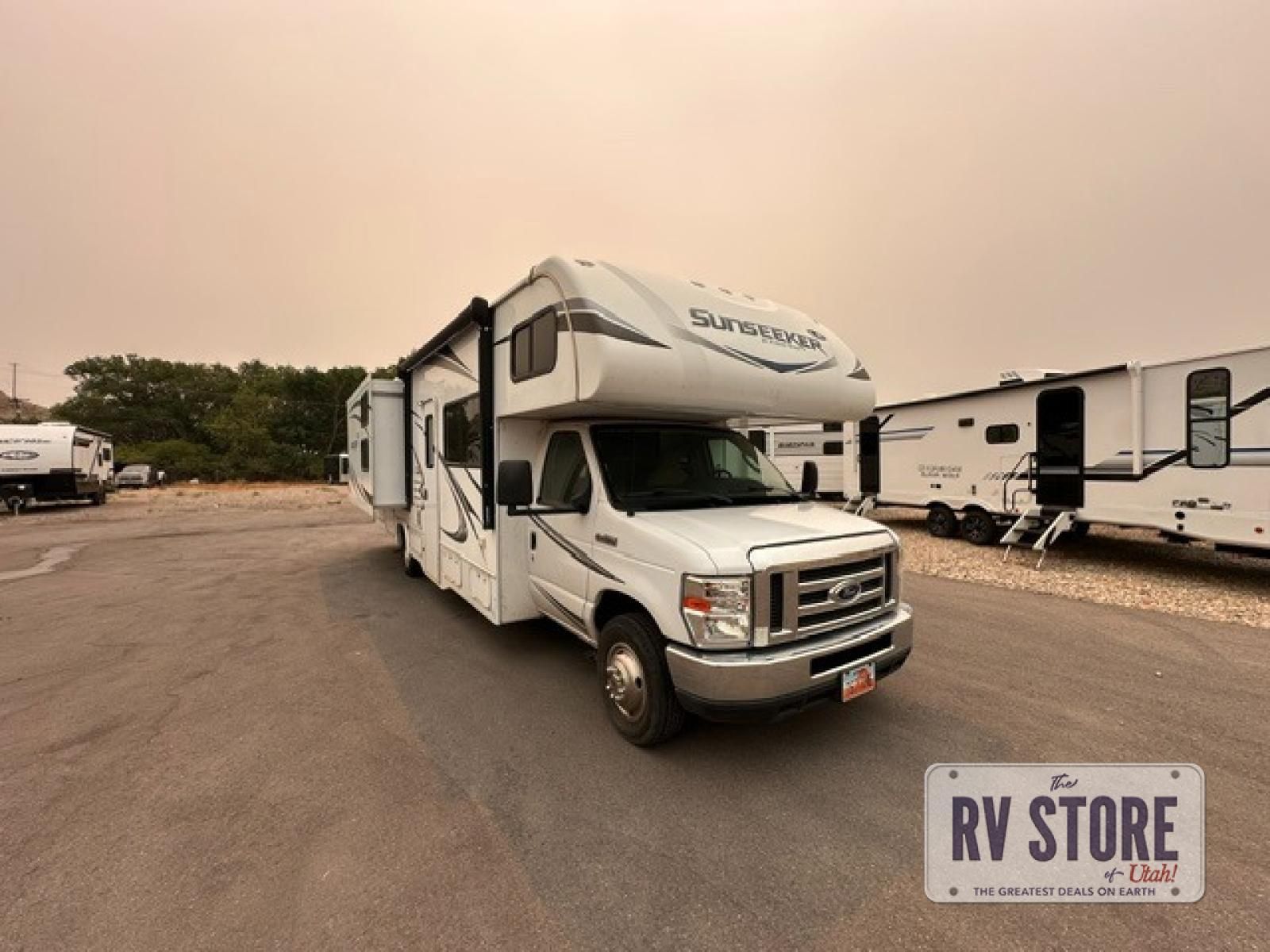 2018 Forest River RV Sunseeker LE 3250DSLE Ford Motor Home Class C Bunk Over Cab|Bunkhouse