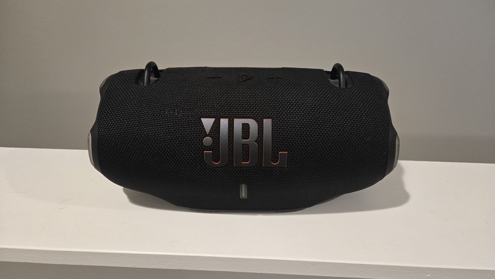 JBL extreme 4, portable waterproof speaker 