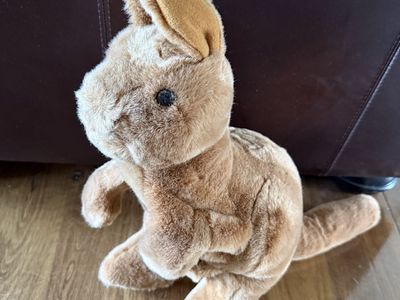 Folkmanis Kangaroo Hand Puppet Brown Tan Plush Realistic Pouch Wildlife No Joey