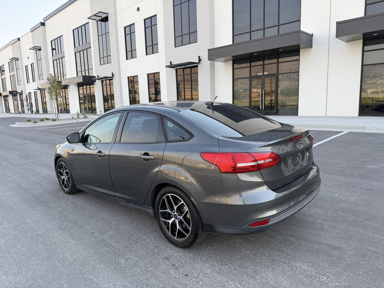 Main image 3