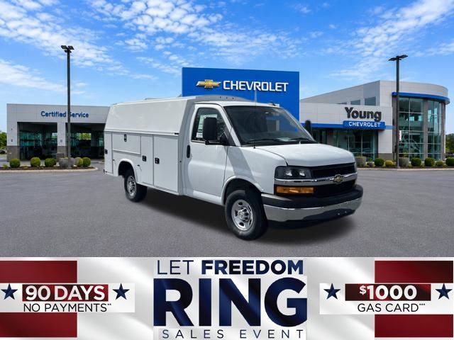 2025 Chevrolet Express 3500 