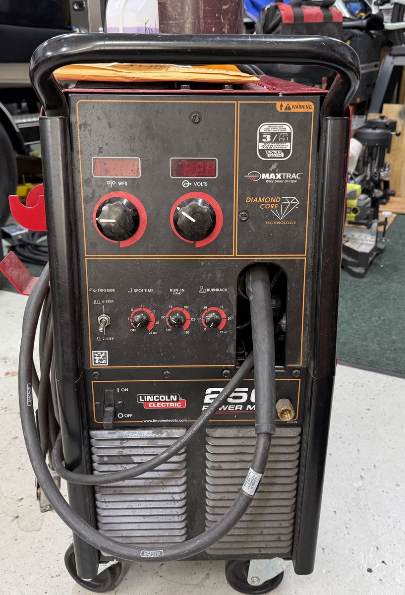 Lincoln 256 MiG Welder